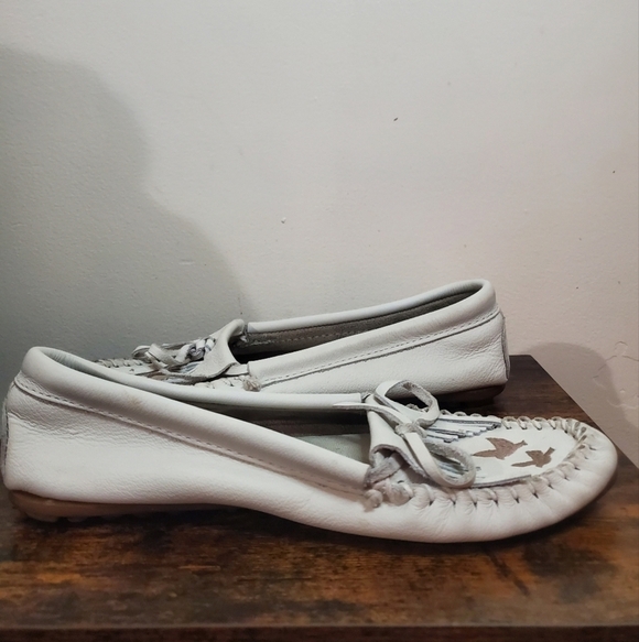 Minnetonka × Lottie Moss Embroidered Dove Moccasins Womens Size 9.5 - Picture 4 of 11